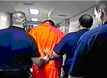 Image 5:  Officer uses thumb to gooseneck compliant detainee's wrist.